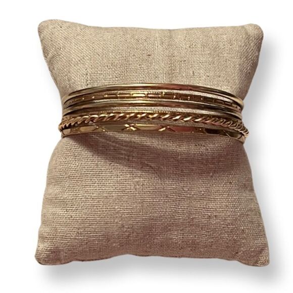 🤯5/$20🤯 NEW Set Of 6 Gold Tone Bangles - Picture 1 of 2